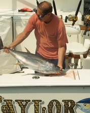 Alan Kape -Angler, Crew